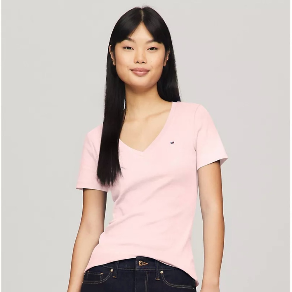 TOMMY HILFIGER
FAVORITE V-NECK‎ T-SHIRT size MEDIUM NWT